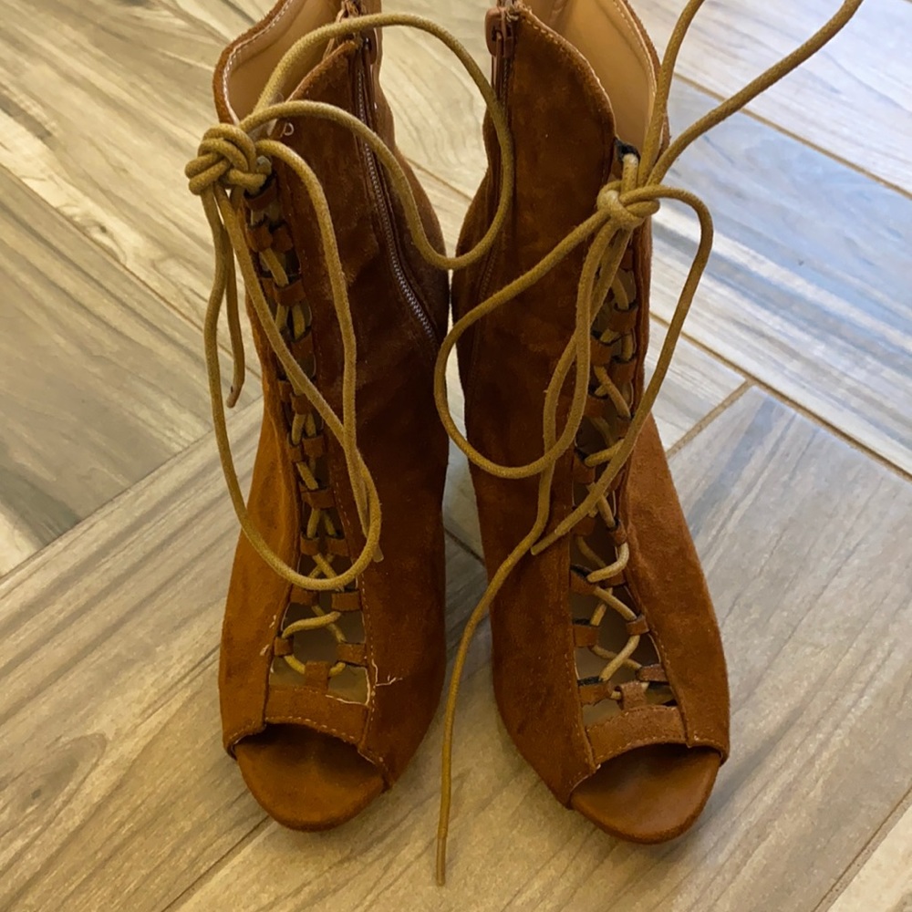 Laced heels